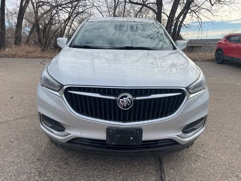 Used 2018 Buick Enclave Essence image 2
