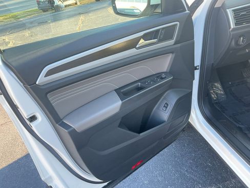 Certified 2023 Volkswagen Atlas SE image 36