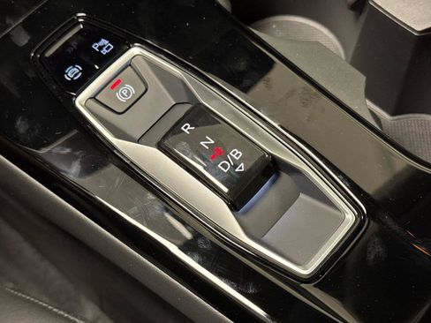 Used 2025 Audi Q6 e-tron Premium Plus AWD/4WD image 22