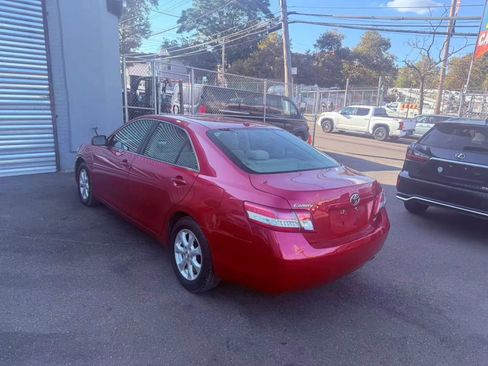 Used 2011 Toyota Camry LE image 4