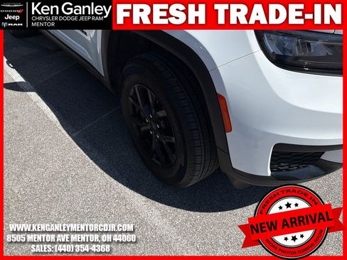 Used 2024 Jeep Grand Cherokee L Laredo AWD/4WD image 11