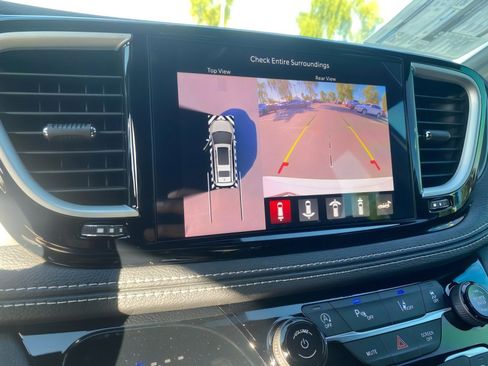 New 2026 Chrysler Pacifica Select image 19