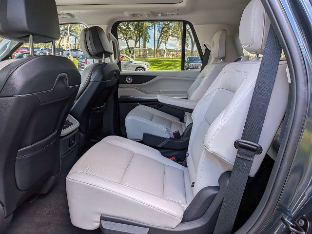 Used 2025 Lincoln Navigator Reserve AWD/4WD image 18