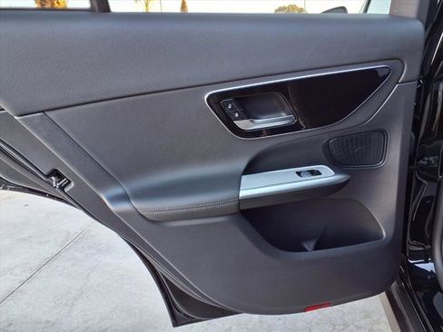 Used 2025 Mercedes-Benz GLC 300 image 17