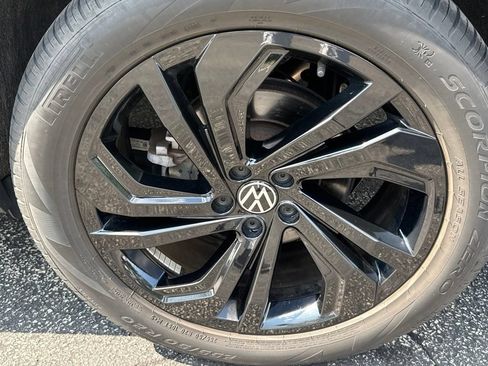 Used 2023 Volkswagen Atlas SE w/ Panoramic Sunroof Package AWD/4WD image 10