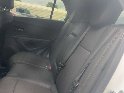 Used 2022 Chevrolet Trax LT w/ LT Convenience Package AWD/4WD image 5