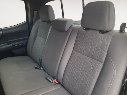 Used 2019 Toyota Tacoma TRD Sport image 13