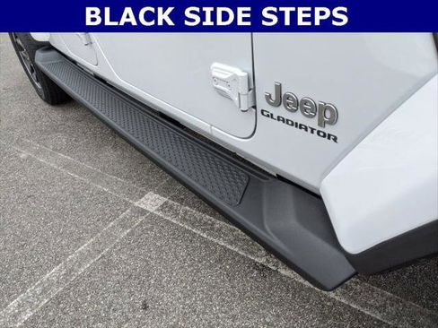 Certified 2022 Jeep Gladiator Overland w/ Popular Equipment Package image 6