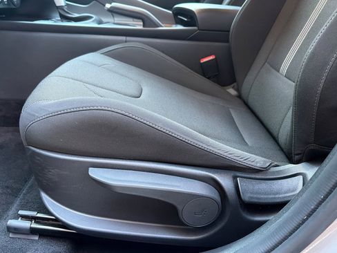 Used 2023 Hyundai Elantra SE image 15