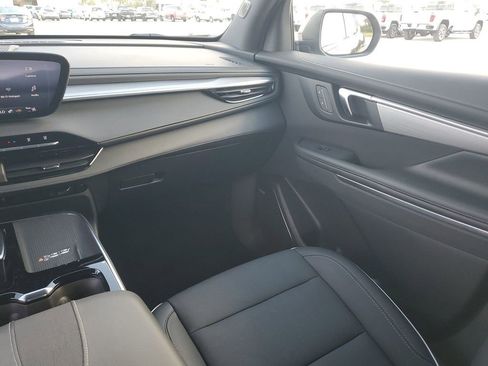 Used 2025 Buick Enclave Preferred image 11