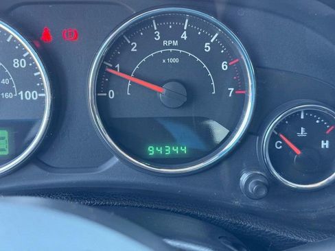 Used 2012 Jeep Wrangler Sahara AWD/4WD image 15