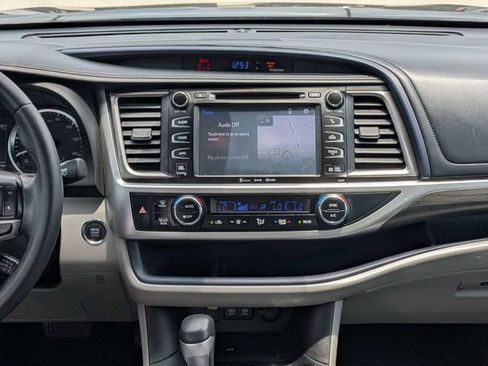 Used 2018 Toyota Highlander Limited FWD image 18