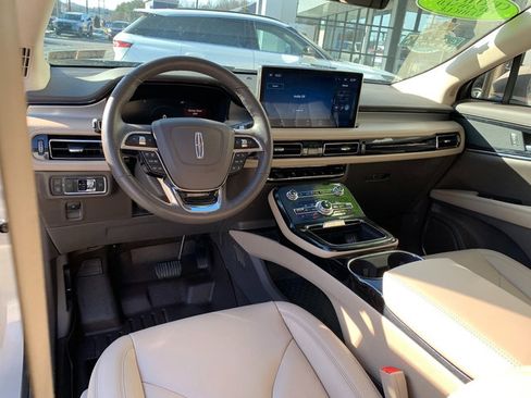 Used 2022 Lincoln Nautilus AWD image 17