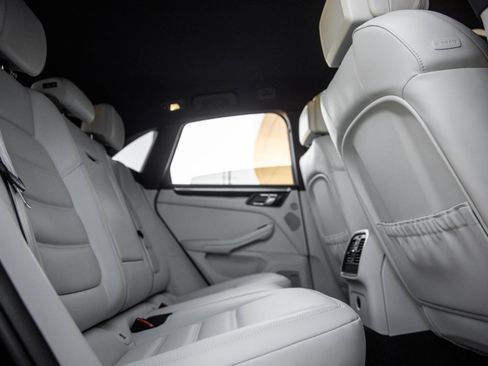 Certified 2025 Porsche Macan GTS AWD/4WD image 39