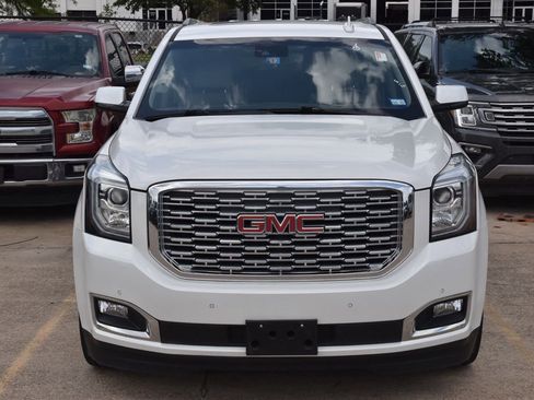 Used 2018 GMC Yukon Denali w/ Denali Ultimate Package AWD/4WD image 3