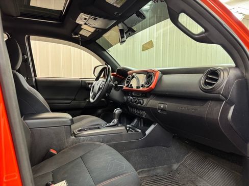 Used 2017 Toyota Tacoma TRD Sport w/ Premium & Technology Package AWD/4WD image 28