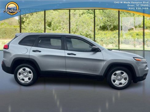 Used 2016 Jeep Cherokee Sport FWD image 22