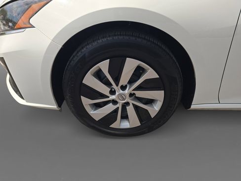 Certified 2025 Nissan Altima 2.5 S FWD image 10