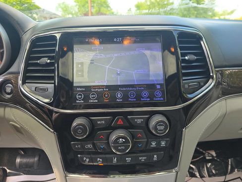 Used 2019 Jeep Grand Cherokee Summit AWD/4WD image 16