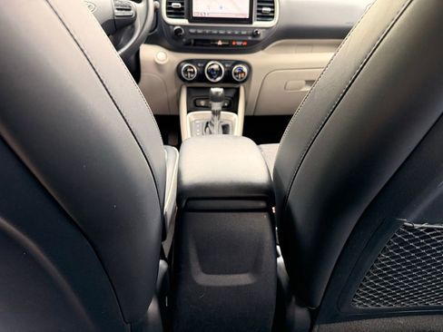 Used 2023 Hyundai Venue Limited w/ Cargo Package FWD image 29