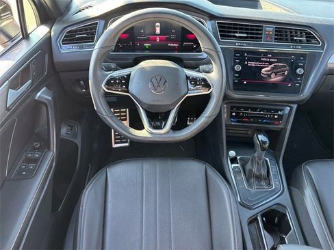 Used 2022 Volkswagen Tiguan SE R-Line image 8