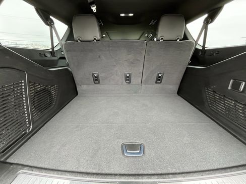 Used 2024 GMC Yukon XL Denali w/ Advanced Technology Package image 29