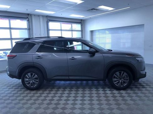 Used 2025 Nissan Pathfinder SV image 35