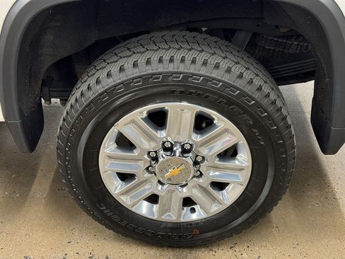 Used 2024 Chevrolet Silverado 2500 High Country w/ Technology Package AWD/4WD image 9