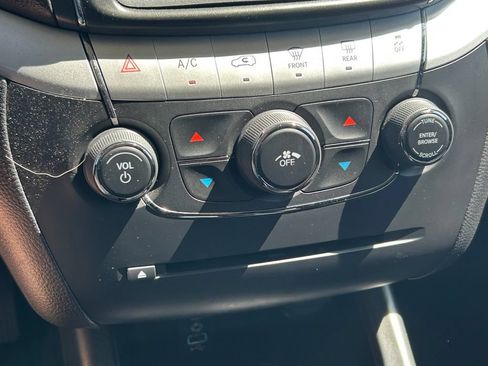 Used 2017 Dodge Journey SXT FWD image 27