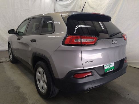 Used 2016 Jeep Cherokee Sport image 5