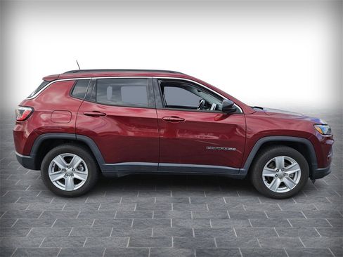 Used 2022 Jeep Compass Latitude w/ Convenience Group image 2