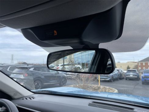 Used 2025 Nissan Kicks SR image 27