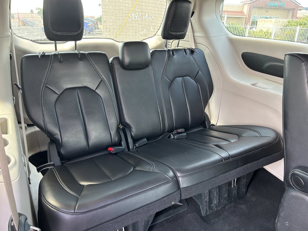 Used 2023 Chrysler Pacifica Touring-L FWD image 36