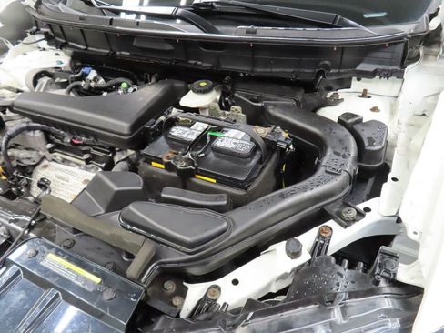 Used 2017 Nissan Rogue SV AWD/4WD image 20