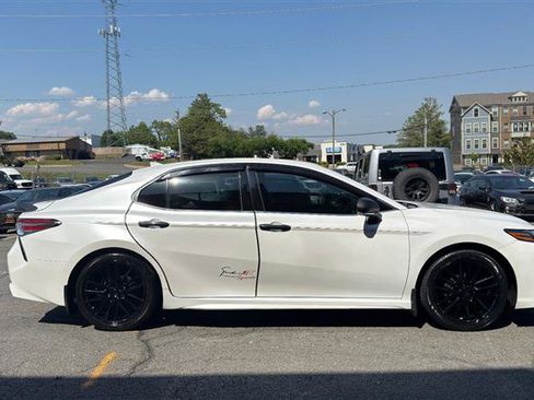Used 2019 Toyota Camry XSE FWD image 4