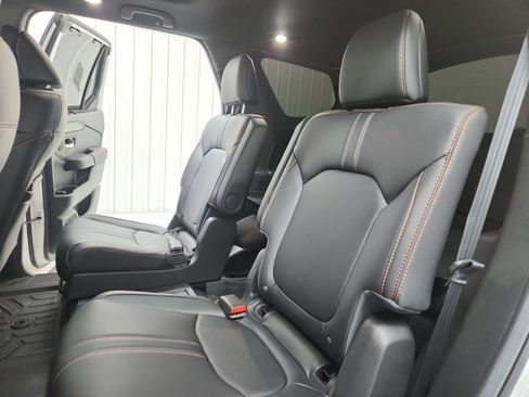 Used 2025 Honda Pilot TrailSport image 38