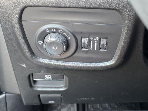 Used 2024 Jeep Grand Cherokee Limited w/ Luxury Tech Group II RWD image 31