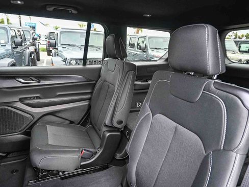 New 2025 Jeep Grand Cherokee L Laredo image 20