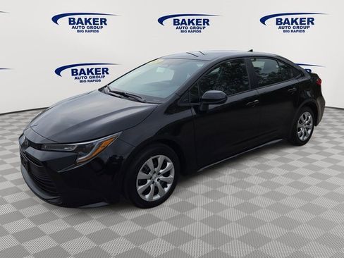 Used 2024 Toyota Corolla LE image 3