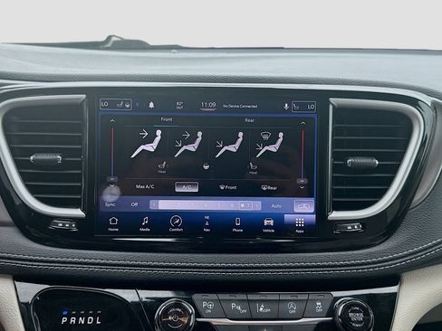 Used 2021 Chrysler Pacifica Touring-L w/ Premium & Safety Sphere Group FWD image 12