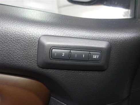 Used 2019 Nissan Titan Platinum Reserve AWD/4WD image 19