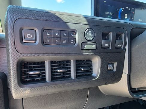 Used 2024 Chevrolet Brightdrop 400 w/ Commercial Equipment Package AWD/4WD image 13