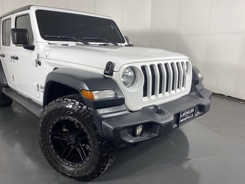 Used 2019 Jeep Wrangler Unlimited Sport S image 2