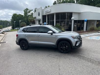 Used 2023 Volkswagen Taos SE w/ Panoramic Sunroof Package
