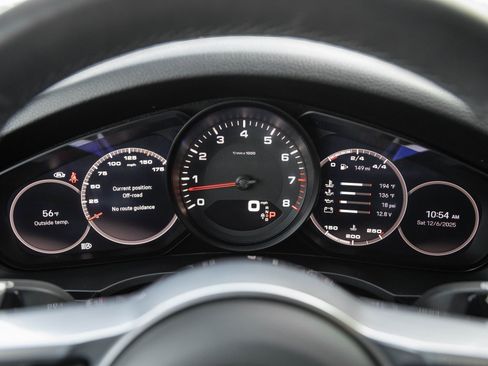 Used 2022 Porsche Cayenne Platinum Edition image 14