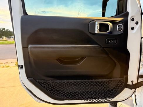 Used 2020 Jeep Wrangler Unlimited Sahara AWD/4WD image 11