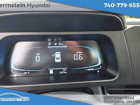 Used 2025 Hyundai Elantra Sport FWD image 14