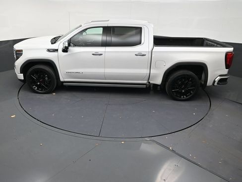 Used 2023 GMC Sierra 1500 Denali w/ Denali Carbonpro Edition AWD/4WD image 13