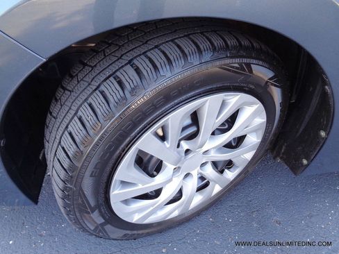 Used 2018 Toyota Corolla LE FWD image 7