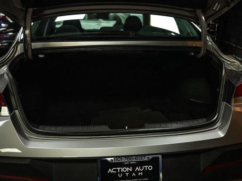 Used 2025 Hyundai Elantra SE FWD image 7